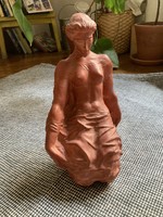 Vali Tóth - kneeling woman, terracotta statue