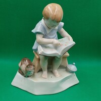 Sinkó András  Zsolnay  Könyves gyermek porcelán figura