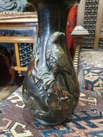 A particularly beautiful bronze vase with an eagle on a tree branch. Beautifully crafted. 27 cm high.