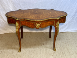 Beautiful antique French Louis XV style salon table