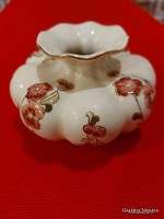 Zsolnay virágos,fodros szélű porcelán váza.