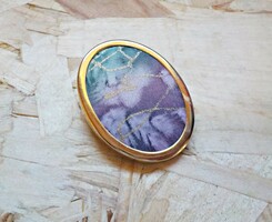 Retro gold-plated brooch with dyed fabric