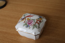 Zsolnay virágmintás bon-bob tartó porcelán doboz