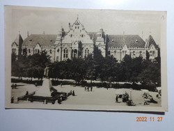 Old postcard: Kecskemét, council house with the Kossuth statue