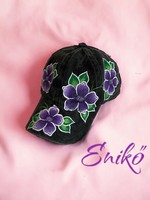 Baseball cap decorated with hand painting