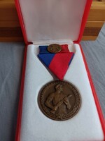 A Nép Hűséges Szolgálatáért munkásőr kitüntetés szalagsávval miniatűrrel 001