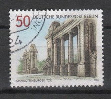 Berlin 1051 mi 761 €1.60
