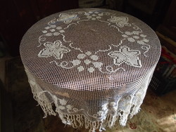 Grape lace tablecloth. Avg. 130 cm + 15 cm fringe.