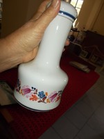 Porcelain patterned hand-painted vase with lid
