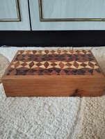 Gyönyörű intarziás fa doboz