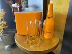 The 2009 collaboration between veuve clicquot champagne and porsche design 'the ice cube'