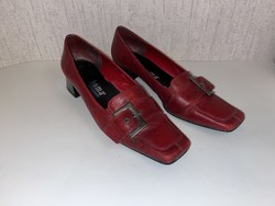 Retro - burgundy women's leather shoes - buckle