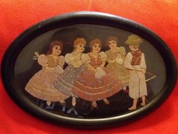 Antik biedermeíer hímzett bársony SELYEM népi jelenetes ovális falikép 29 x 19 cm a képek szerint