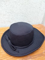 Women's hat vintage.