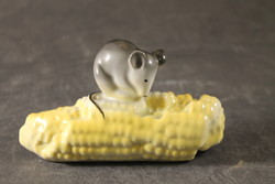 Porcelán kukoricát evő egér 712