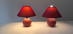 2 db bordó színű asztali -éjjeli lámpa.