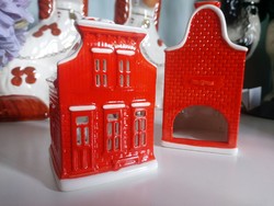 2 beautiful, red-painted Dutch ceramic houses, 13 and 10 cm high