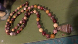 64 cm necklace made of pleasant, earth-colored minerals, with a pendant.