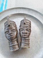 Eladó 2 db Afrikai  bronzfigura ... csak egytételben ...