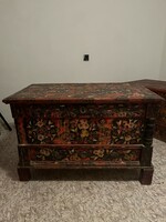 Antique hand-painted tulip chest