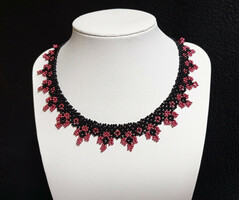 Black and pink folk pearl necklace