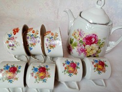 Virágos, rózsás porcelánok (Zsolnay és jelzetlen csésze, bögre, kanna)