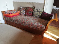 Swan sofa bed for sale!