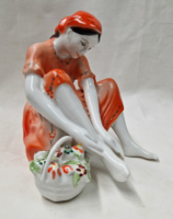 Nagyméretű szép festésű Arpo porcelán fiatal lány figura hibátlan állapotban 16 cm