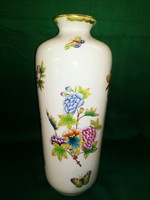 Extra-rare large-scale Victoria vase from Herend