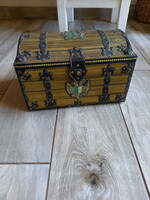 Remek régi acél kincsesláda (24x16x15 cm)