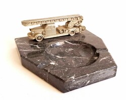 Tűzoltóautó márvány alapon íróasztal dísz