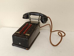 Antik asztali telefon fa talpú fém készülék 717 8710