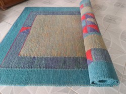 Kézzel készített gyapjú szőnyeg