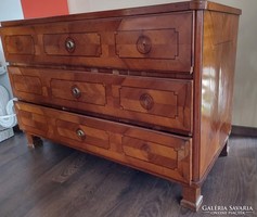 Braided chest of drawers from the 1700s must be delivered this weekend! 9 Circle Budapest! But that's the price!