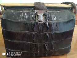 Retro crocodile leather women's bag