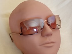 Sunglasses sun glasses with a unique Gucci shape taping