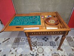 Game table, roulette table