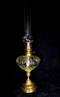 Large kerosene lamp with a decorative embossed glass container with a copper base!