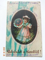 Régi, antik grafikus üdvözlő képeslap, kislány rózsacsokorral (1924)