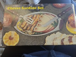 Rare retro 1970s cheese / sardine set in unopened packaging!!