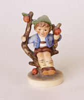 Almafán ülő fiú (Apple tree boy) - 11 cm-es Hummel / Goebel porcelán figura