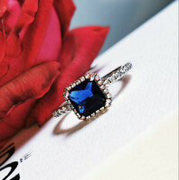 Pandora sparkling blue stone ring