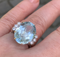 10.60ct Aquamarine with 0.40ct Brilliants 18k Gold Ring. With Certificate