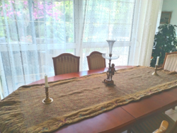 Long running tablecloth