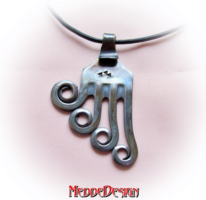 Meddedesign forged alpaca fork jewelry, neck blue 01.