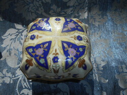 Zsolnay porcelain box with Persian pattern - hand painted - gold contour - with master signature