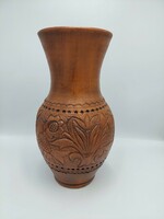 Corundum vase