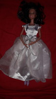 Beautiful 2015. Original mattel ballerina barbie doll with brown hair as pictured