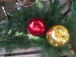 Old red and yellow glass rose balls per piece