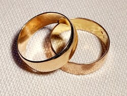 !2 gold hoop rings !14K 5.6g-8k 3.2g!